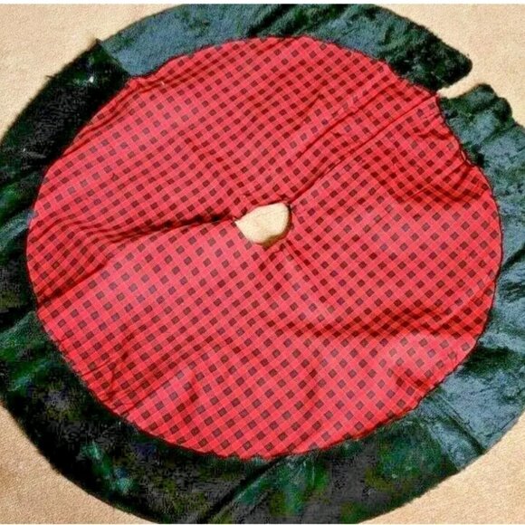 36 Inch Buffalo Plaid Tree Skirt ~ Red and Black Small Check Plaid, Black Trim - Picture 1 of 5